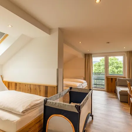 招待所 奈沃特酒店 3*